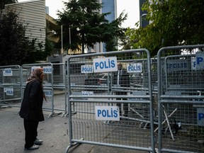 A woman stands next to police barriers, in front of the Saudi consulate in Istanbul, on October 20, 2018. - Saudi Arabia admitted on October 20, 2018 that critic Jamal Khashoggi was killed inside its Istanbul consulate, saying he died during a "brawl", as Turkey vowed to release the full findings of its own investigation.