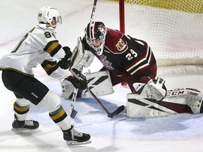 Alex Formenton of the London Knights scores on Peterborough Petes goaltender Hunter Jones Friday, November 16, 2018 at Budweiser Gardens in London. (Mike Hensen/Postmedia Network)