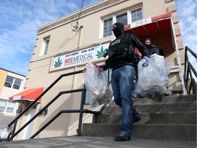 Ottawa police raid Wee Medical Dispensary Society at 293 St. Laurent Blvd. in Ottawa Friday Nov 4, 2016. Police remove evidence from the store. Tony Caldwell