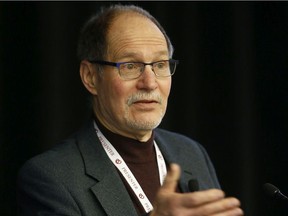 Dr. Neal Benowitz speaks at a smoking cessation conference in Ottawa on Friday.