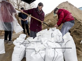 Volunteers fill sandbags at the Frank Robinson Arena in Gatineau on Friday, April 26, 2019.