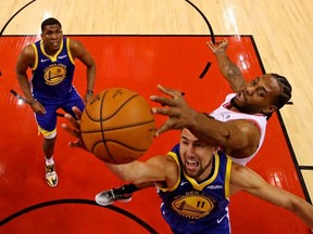 Golden State Warriors guard Klay Thompson and Raptors Kawhi Leonard. USA TODAY