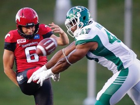 Jeff Knox Jr. (right) blocking Calgary Stampeders Rob Maver's punt, when he was playing with theSaskatchewan Roughriders, August 4, 2016.