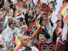 Hundreds of members of the Public Service Alliance of Canada protest Phoenix pay disruptions in this 2018 photo.