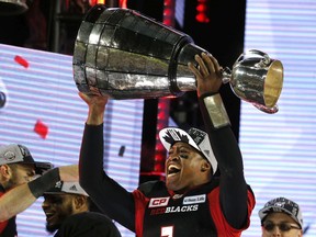 Henry Burris of the Ottawa Redblacks hoists the Grey Cup in 2016.