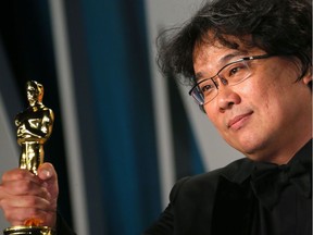 South Korean director Bong Joon-ho poses with the Oscar for Best Screenplay for "Parasite" as he attends the 2020 Vanity Fair Oscar Party following the 92nd Oscars at The Wallis Annenberg Center for the Performing Arts in Beverly Hills on February 9, 2020. (Photo by Jean-Baptiste Lacroix / AFP)