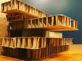 Carl Neustaedter has taken old IKEA packaging boxes to recreate architectural icons.
Fallingwater