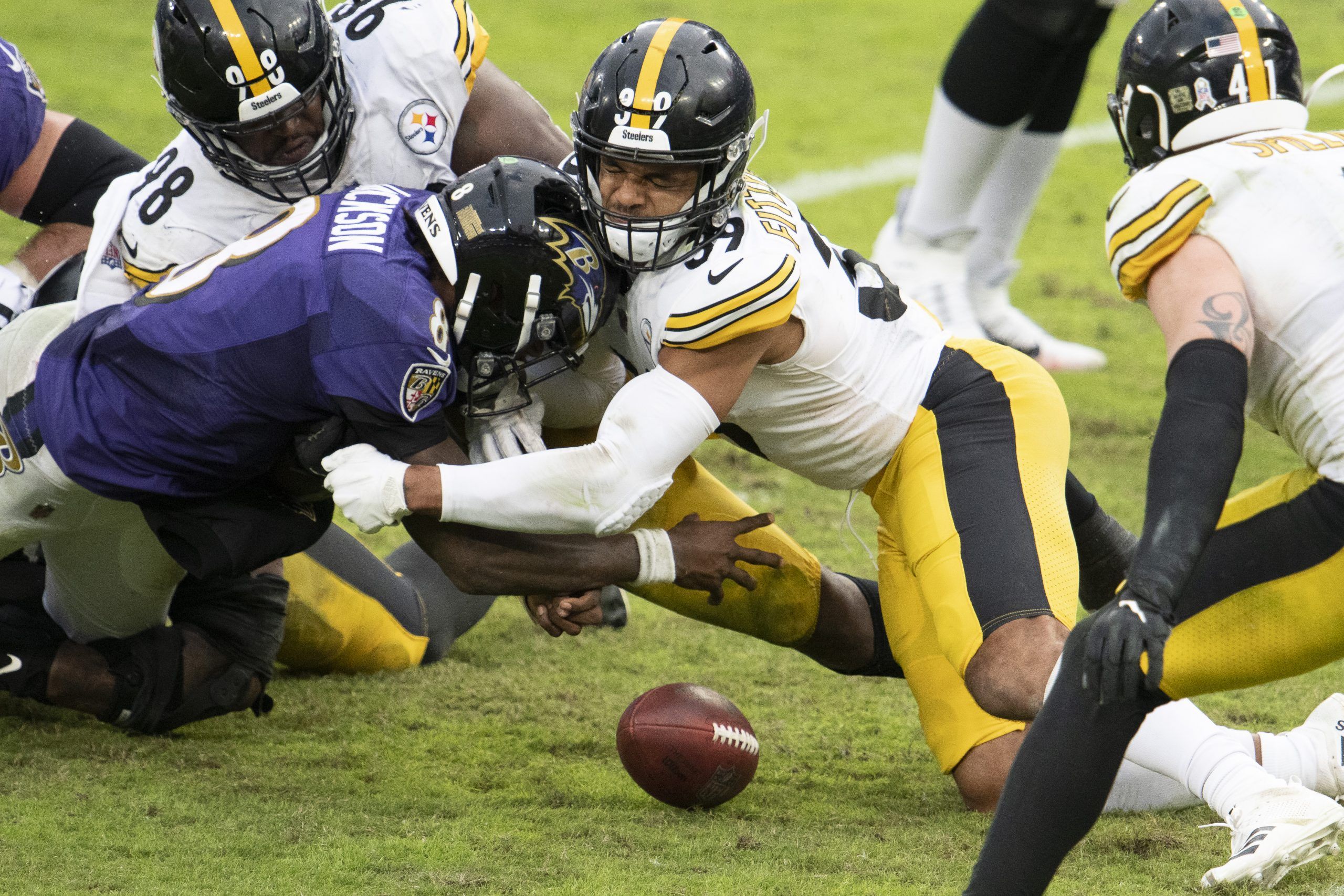 SportsReport: Steelers-Ravens Thanksgiving Game Postponed