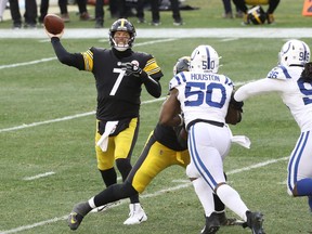 Pittsburgh Steelers quarterback Ben Roethlisberger throws a pass against the Indianapolis Colts on Sunday.