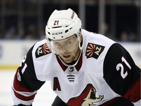 Files:  Derek Stepan #21 of the Arizona Coyotes has been signed to the Ottawa Senators