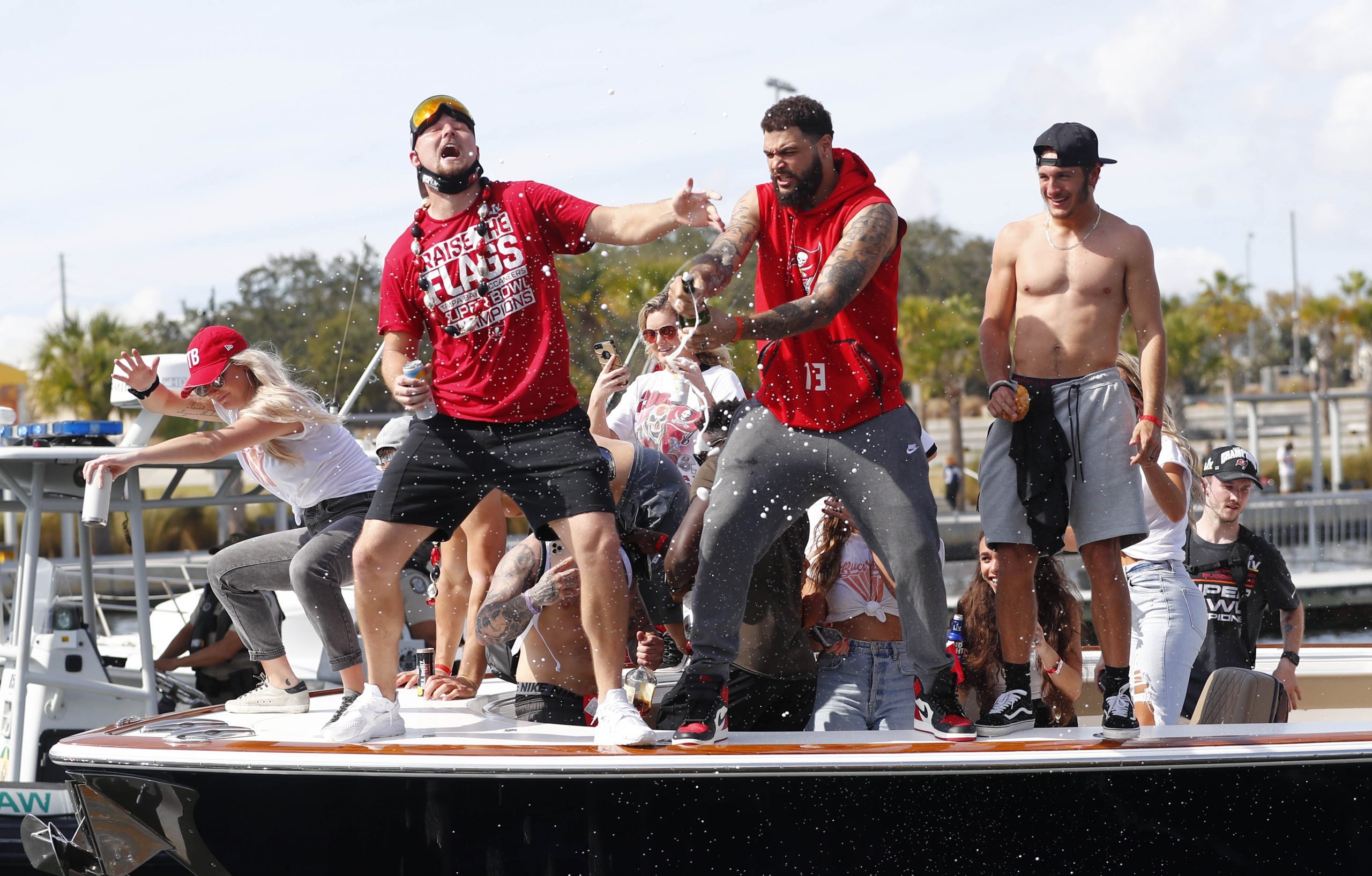 Tom Brady drives his multi-million dollar yacht to Buccaneers Super Bowl  parade 