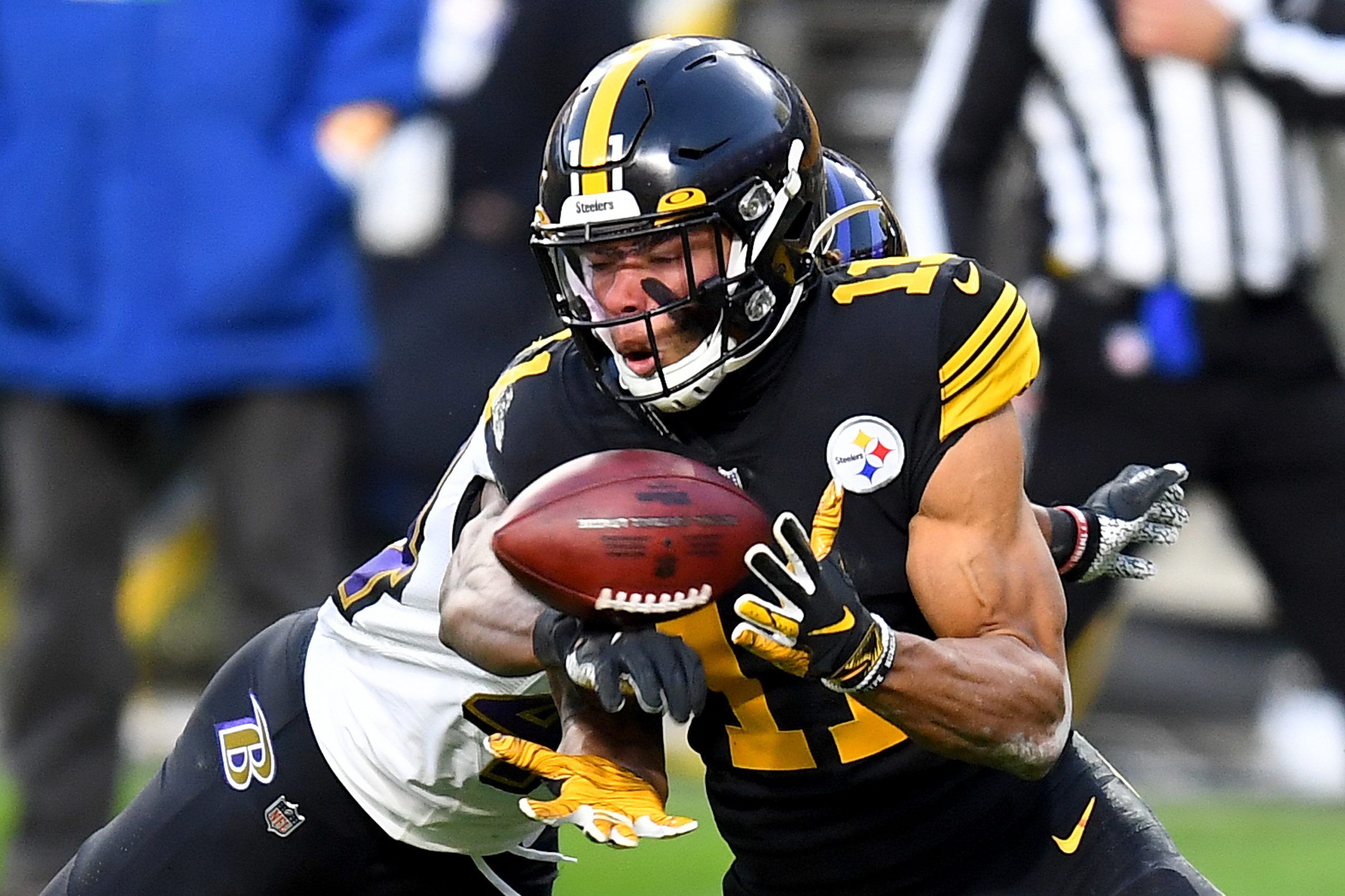 Rookie WR Chase Claypool scores 4 TDs, Steelers top Eagles 38-29