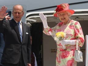 Queen Elizabeth II and Prince Phillip depart Toronto for New Yourk City to end their Canadian visit.