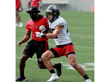 Receiver Guillermo Villalobos (right).