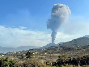 The Cumbre Vieja volcano resumes its activity after a short period of inactivity in Los Llanos de Aridane on the Canary island of La Palma on September 27, 2021.