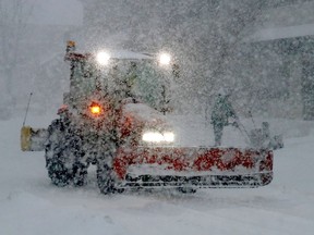 A snow storm hits Ottawa Monday morning. Ottawa could get up tp 40 cm of snow before it's over.
