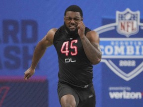 Oregon defensive lineman Kayvon Thibodeaux runs the 40-yard dash during the 2022 NFL Scouting Combine at Lucas Oil Stadium in Indianapolis on March 5, 2022.