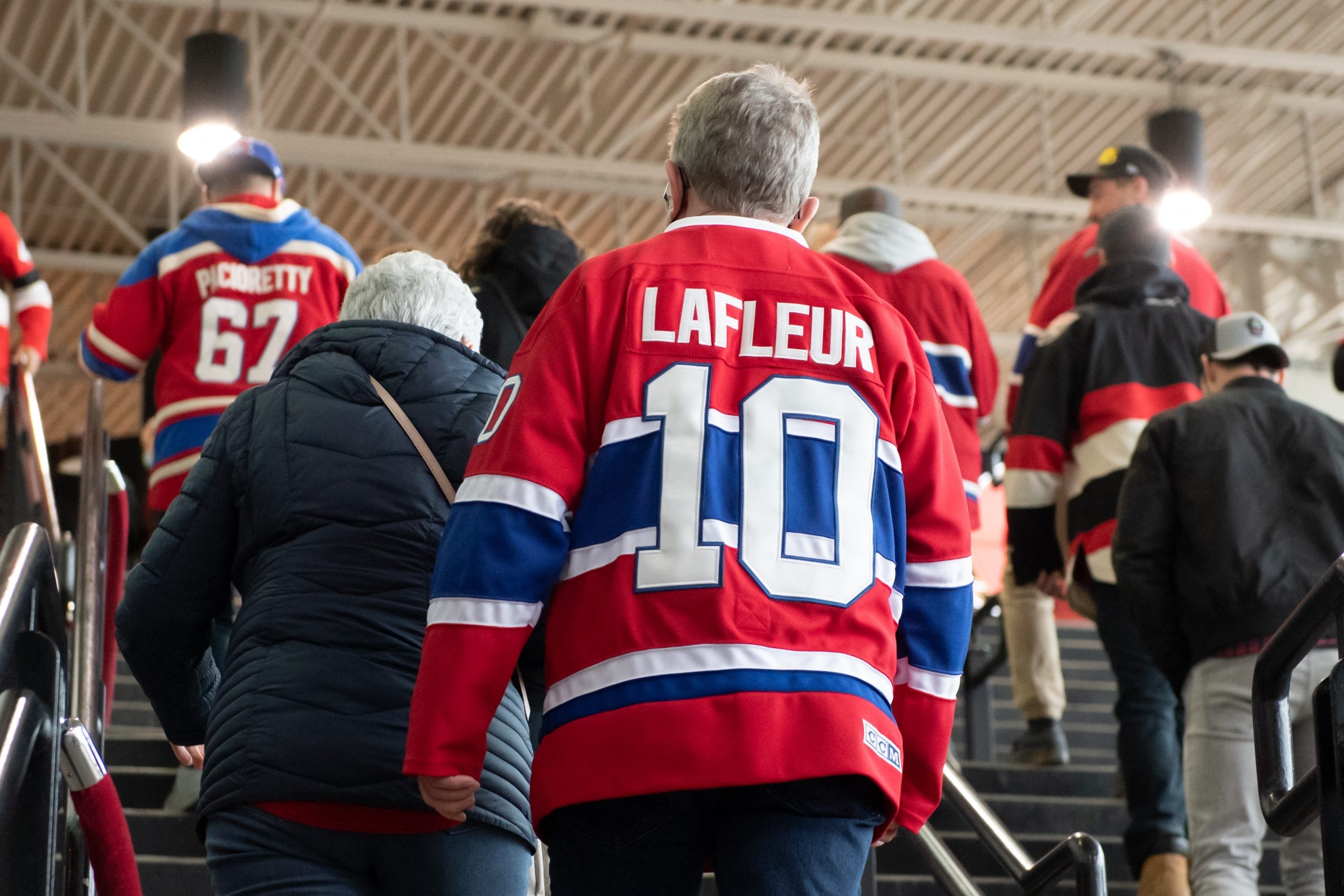 Mullet Man'S Anthem Return Thrills Ottawa Senators Fans - zac8yuz