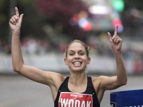 Une photo d'archive de Natasha Wodak, qui a de nouveau remporté la partie féminine des championnats canadiens de course sur route de 10 km à Ottawa, cette fois par une marge de 14 secondes.