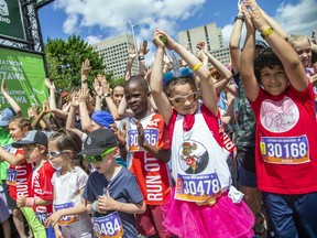 Les enfants ont rempli le corral de départ du Marathon pour enfants de la Fin de semaine des courses Tamarack d'Ottawa.  Olivier 