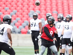 QB Jeremiah Masoli of the Ottawa Redblacks throws to Byron Marshall during practice at Lansdowne Park in Ottawa, May 19, 2022.