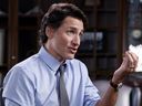 Perdana Menteri Justin Trudeau berbicara dalam sebuah wawancara di Ottawa, 6 Januari 2023.