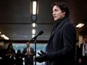 Perdana Menteri Justin Trudeau berbicara kepada media sebelum membahas perawatan kesehatan dengan perdana menteri provinsi dan teritorial di Ottawa pada 7 Februari 2023.