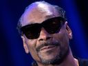 Rapper Snoop Dogg na tiskové konferenci Super Bowl LVI Halftime Show v roce 2022. 