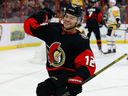 Alex DeBrincat, lat 25, z 27 golami i 66 punktami w 82 meczach z Senators w zeszłym sezonie, miał 7.