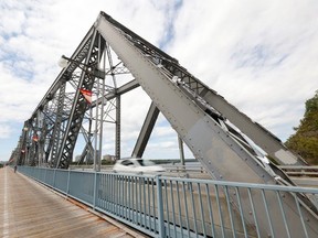 An August photo of the Alexandra Bridge between Ottawa and Gatineau.