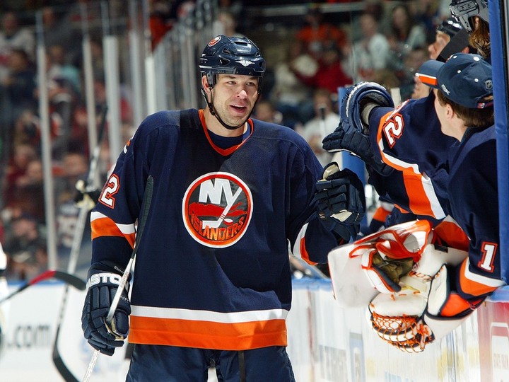  Chris Simon celebrates with New York Islanders teammates in a February 2007 game. He scored 144 goals and 161 assists in 782 games with the Quebec Nordiques, Colorado Avalanche, Washington Capitals, Chicago Blackhawks, New York Rangers, Calgary Flames, New York Islanders and Minnesota Wild.