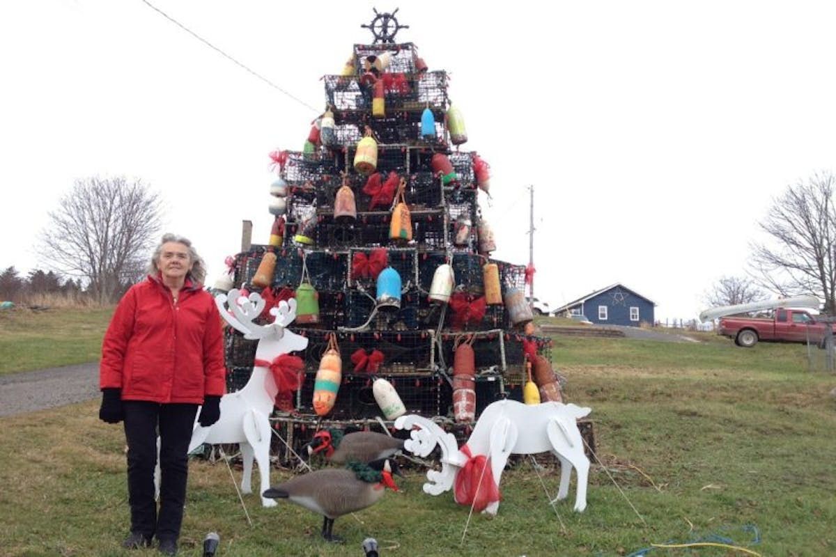 Kurt Adler Blue Crab On Wire Cage Trap Christmas Tree | Desertcart  Seychelles, image size:1200x800