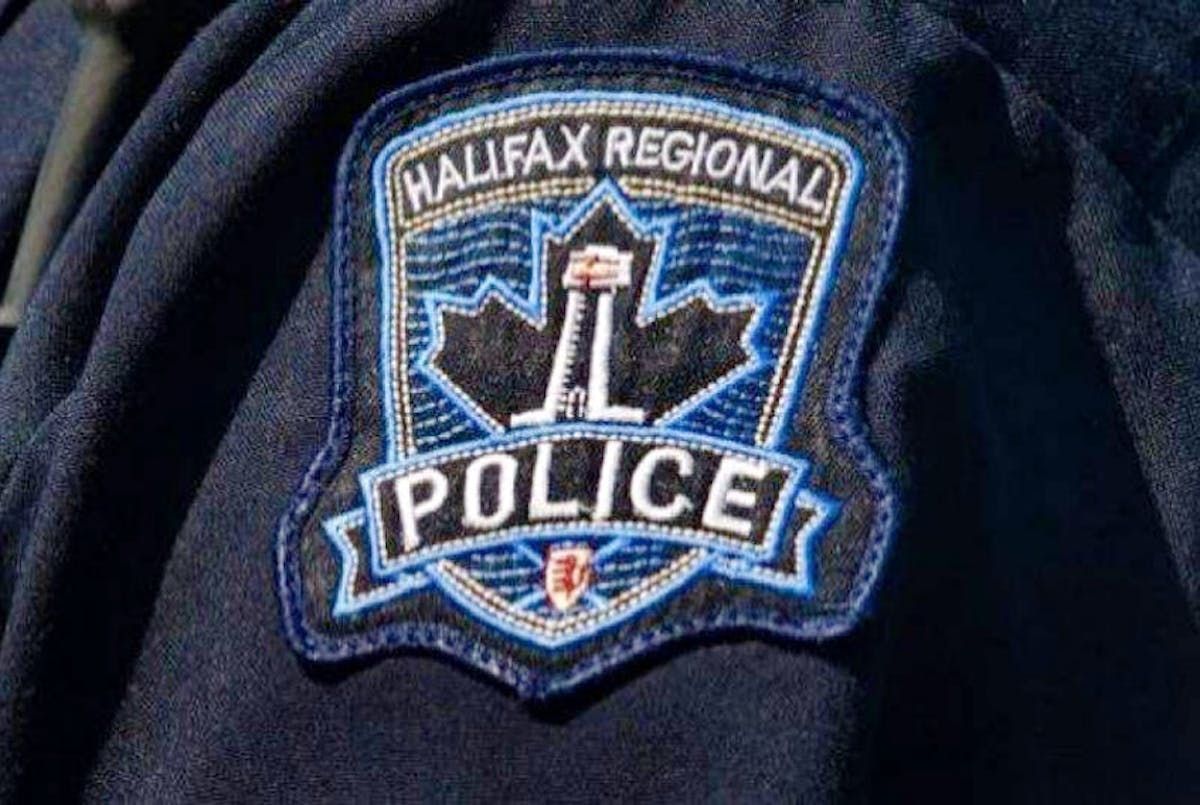 Police arrest four people, seize weapons during traffic stops in