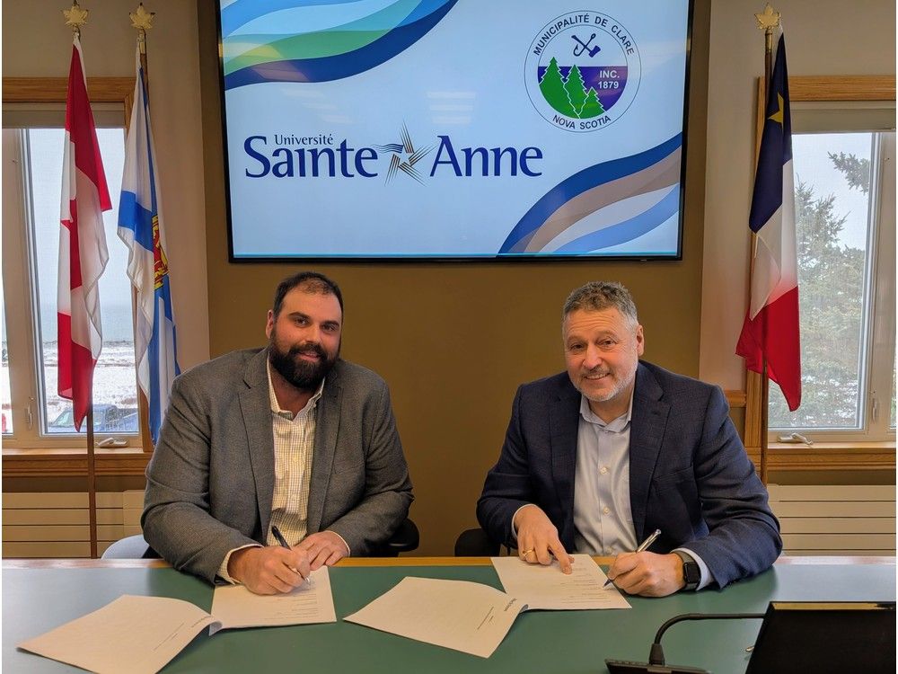 Université Sainte-Anne and Municipality of Clare sign collaboration agreement to strengthen existing ties