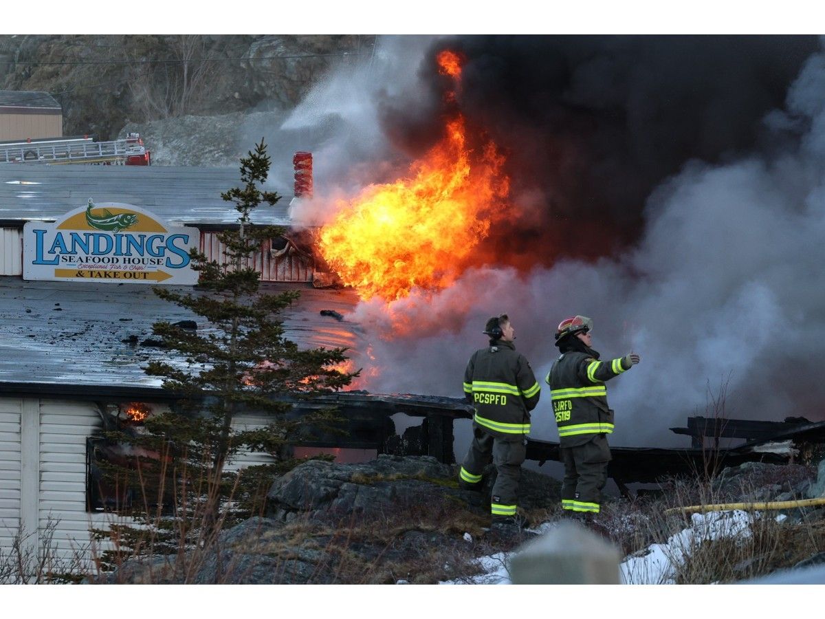 UPDATED: Firefighters battling blaze at Landings Eatery in Portugal Cove, mandatory evacuation ordered for Hardings Hill