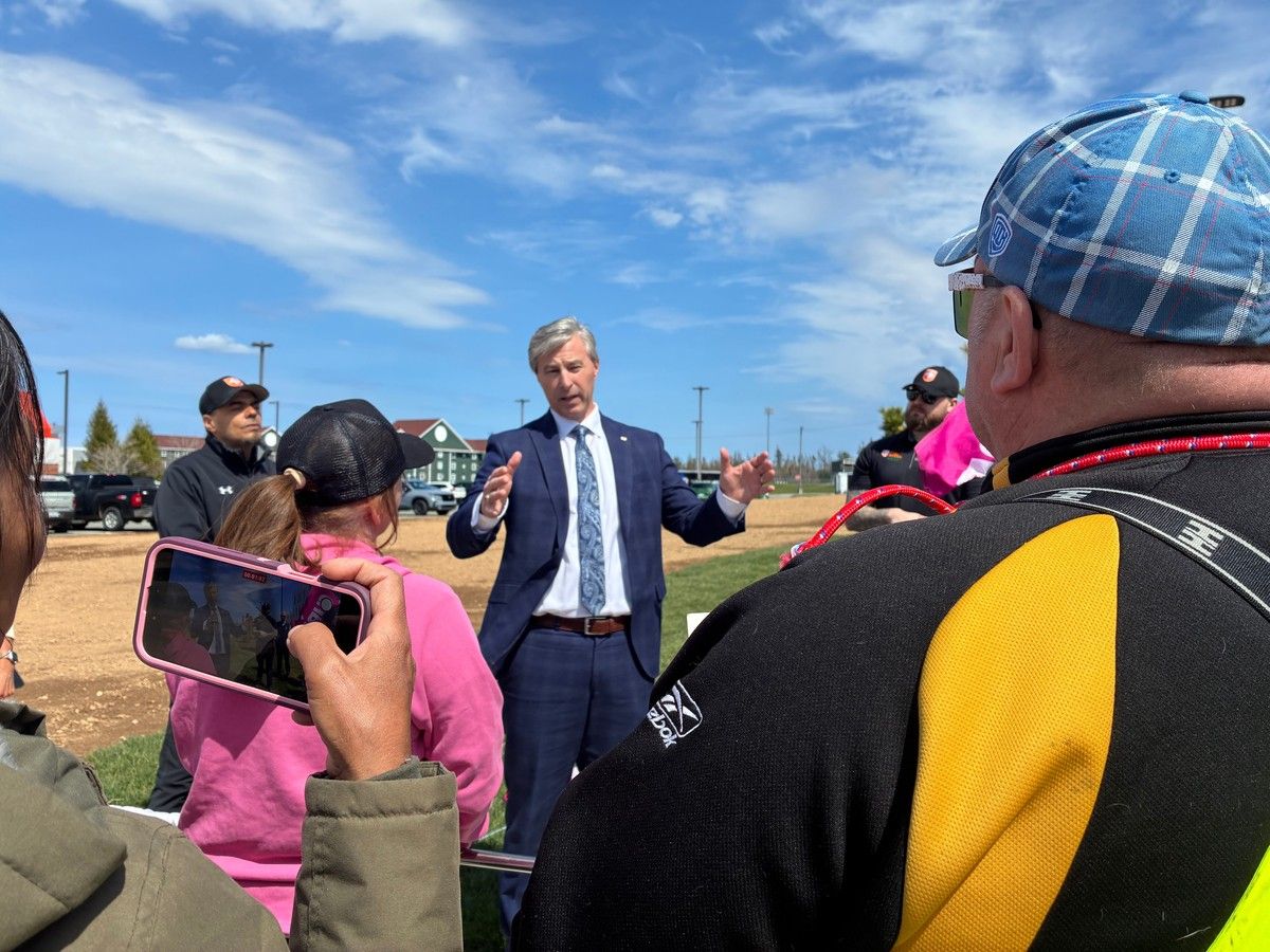 'We want you back'; Nova Scotia premier talks with striking long-term care workers in Cape Breton