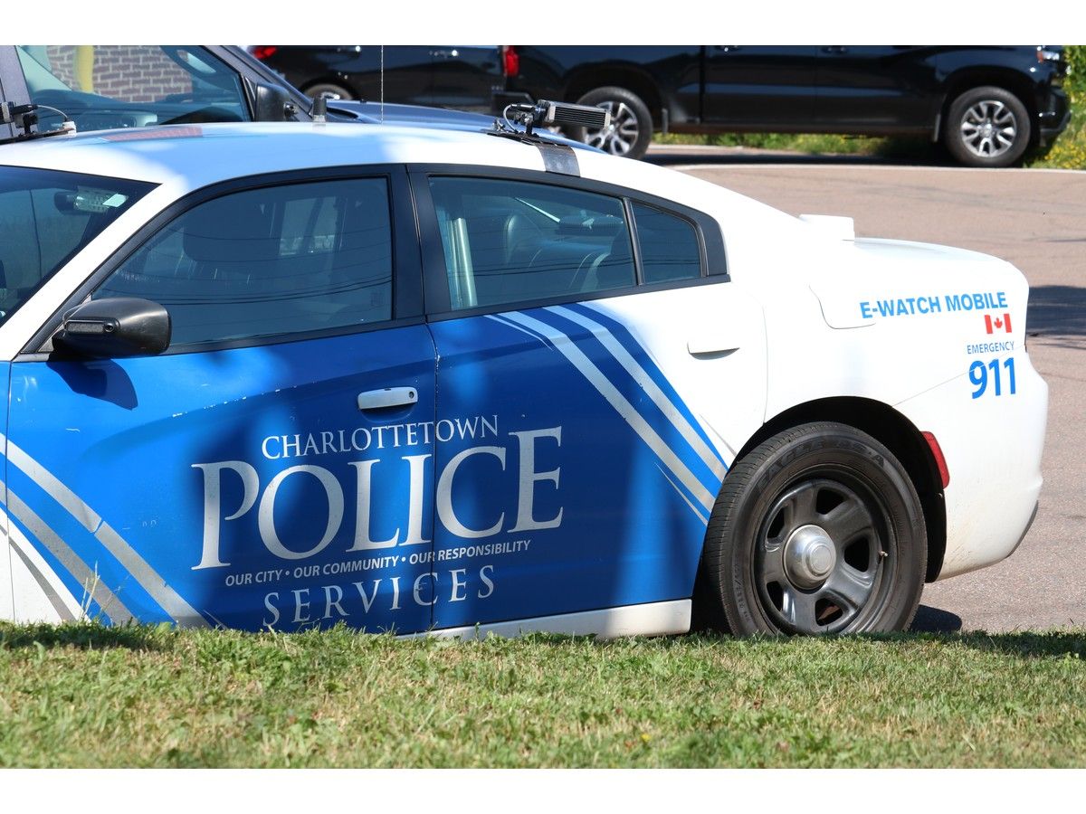An independent investigation into the death of a man who went into medical distress while in Charlottetown police custody has found there are no grounds to believe officers committed a criminal offence. Stu Neatby