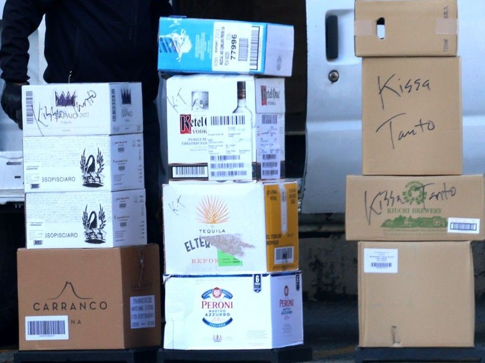 Premiers sign direct-to-consumer alcohol sales agreement