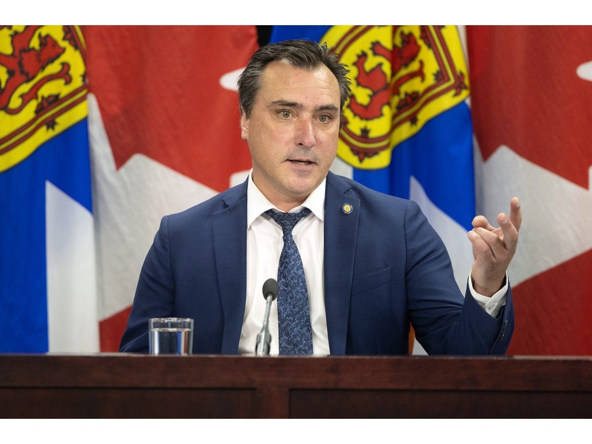 Nova Scotia proposes changes to overtime threshold and establishes tip protection