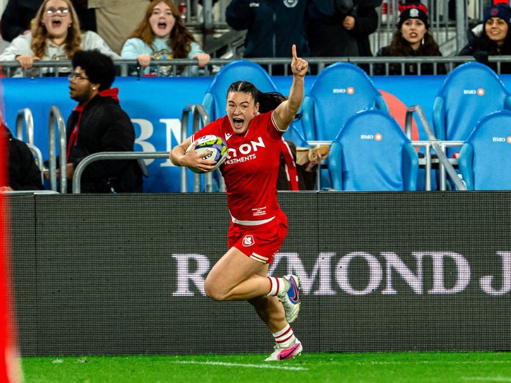 Team Canada’s Alysha Corrigan of Charlottetown races to score a try early in the second half against England in Toronto on Oct. 16. Corrigan’s try proved to be a big play in Canada’s 24-21 come-from-behind victory.