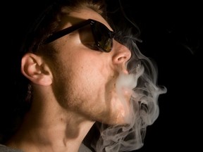 Inhaling the smoke deeply also allows you to gain the maximum buzz benefits from your weed smoking endeavours.