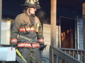 Скотт Мартін, ветеран-пожежник, на фото без дати