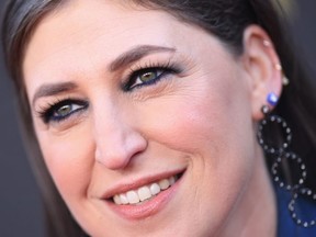 FILE: US actress Mayim Bialik arrives for the 27th Annual Critics Choice Awards at the Fairmont Century Plaza hotel in Los Angeles, Mar. 13, 2022. /