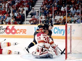 Pavel Bure scores on Mike Vernon in 1994. (Dean Bicknell/Calgary Herald)