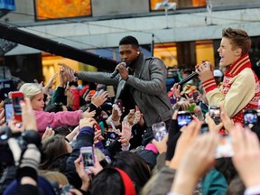 (L-R) Usher and Justin Bieber perform on NBC's "Today" in the TODAY Plaza on November 23, 2011 in New York City.  (Photo by Andrew H. Walker/Getty Images)