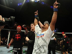 MARK MUNOZ WIN UFC 138