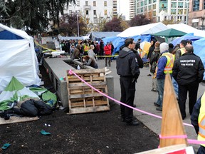 Vancouver Police investigate a death on the grounds of the Vancouver Art Gallery during the Occupy Vancouver protest November 5, 2011.  (Ric Ernst/PNG)