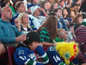 600_vancouver_fans_rogers_arena_cp_110614