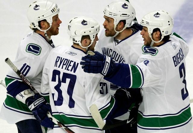 Bieksa delivers the perfect game-day speech to Canucks players (VIDEO)
