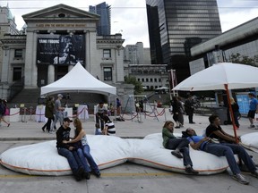 Vancouver writer Jeff Melland says the city’s plans for the 800-block of Robson Street don’t go far enough. Vancouver deserves a truly great public plaza downtown like other world-class cities. (Mark van Manen/PNG FILES)